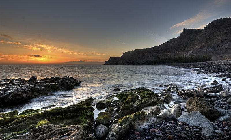 Un día en Veneguera - Atardecer en la playa